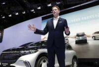 New An automobile business in risk of collapse: Mercedes reaches the top of the cliff